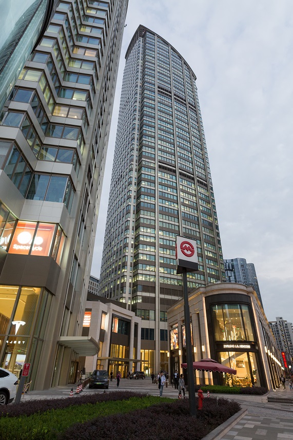 香港兴业中心一座及二座网罗众多国际及本地租户。